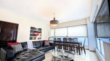 Standard Apartment, City View | Living area