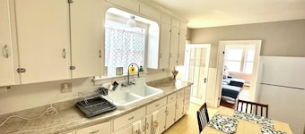 Cozy 1-bedroom house w/ WiFi.  Work, weekend getaway or celebration? Great place