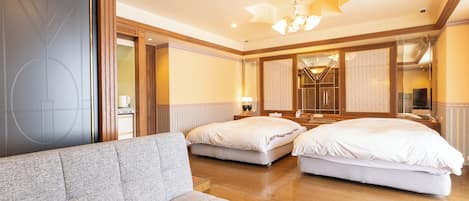 Queen Twin Room, Non Smoking | Individually decorated, individually furnished, blackout drapes