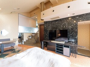 Executive tvåbäddsrum - icke-rökare - privat pool (TopFloor with Pool and Sauna, Special) | Individuell inredning, unika möbler och mörkläggningsgardiner