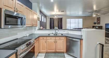 Sunbeam Sanctuary | 4b2b | Pet Friendly | Hot Tub in Surprise