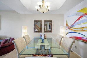 Dining - Waterfront Gated Villa | Lakefront  in Gated Scottsdale Community + Pool (Scottsdale)