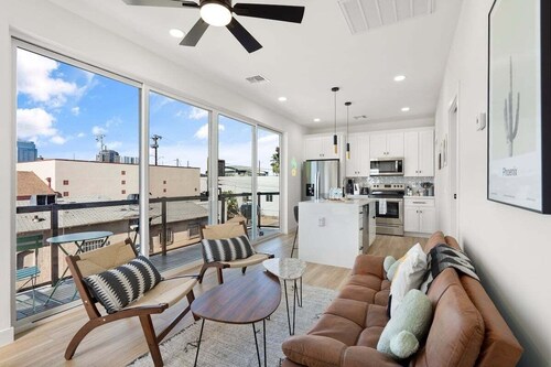 Slam Dunk | Downtown PHX | a few blocks from Chase Field & Suns' stadium