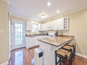 Fridge, microwave, oven, stovetop - Cozy 4BR Townhome, Community Pool, Great Location (Cape May)