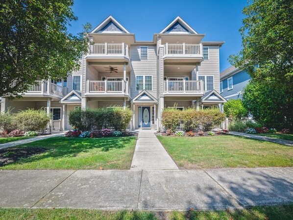 Exterior - Cozy 4BR Townhome, Community Pool, Great Location (Cape May)