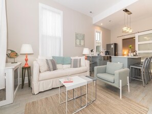 TV - Charming Condo near Beach with Porch (Cape May)