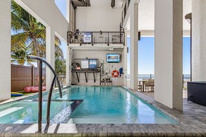 A heated pool - Amazing Views, Heated Pool & Hot Tub - Beach Breeze - Roelens (Fort Myers Beach)