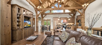 Wolf Ridge Lodge: 5BR Cabin + Private Apartment w/ Hot Tub, Pool Table & Epic Views!