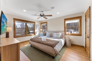 5 bedrooms, free WiFi, bed sheets