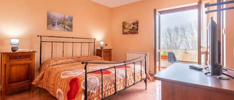 1 bedroom, iron/ironing board, bed sheets