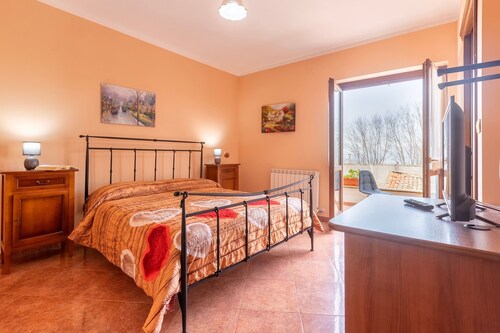 Bed and Breakfast 'Camera Matrimoniale Superior' with Mountain View, Garden and Air Conditioning