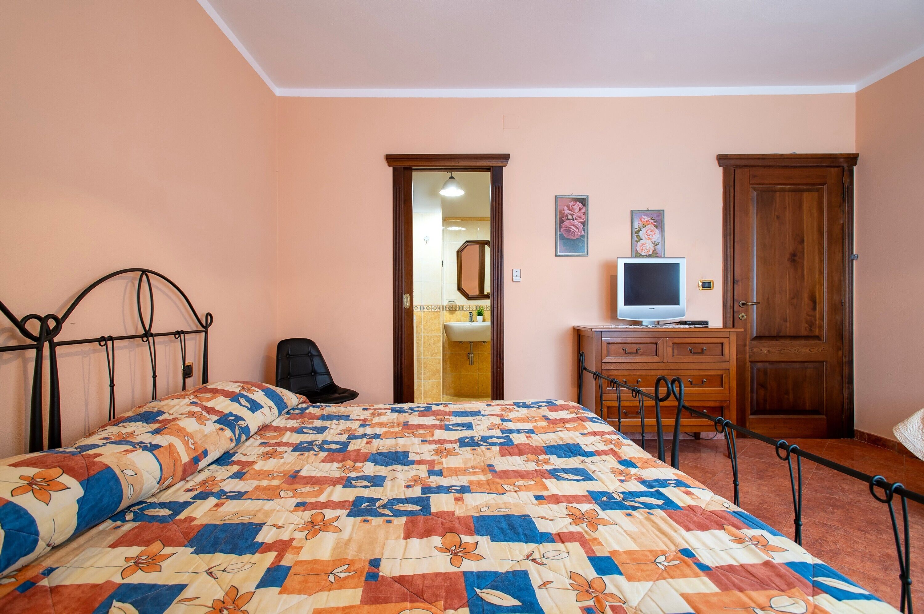 1 Schlafzimmer, Bügeleisen/Bügelbrett, Bettwäsche