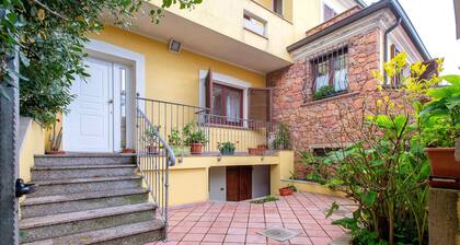 Bed and Breakfast 'Tripla' with Mountain View, Private Garden and Air Conditioning