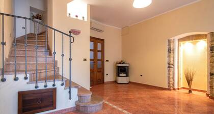 Bed and Breakfast 'Tripla' with Mountain View, Private Garden and Air Conditioning