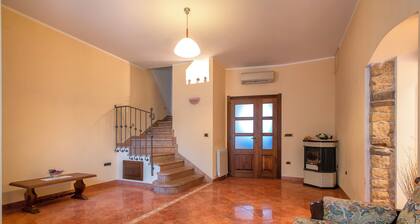 Bed and Breakfast 'Tripla' with Mountain View, Private Garden and Air Conditioning
