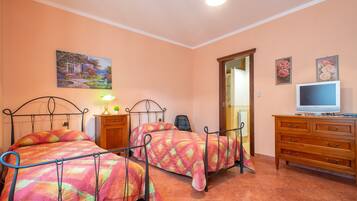 1 Schlafzimmer, Bügeleisen/Bügelbrett, Bettwäsche