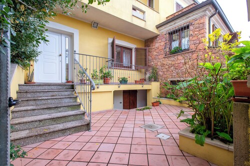 Bed and Breakfast 'Tripla' with Mountain View, Private Garden and Air Conditioning