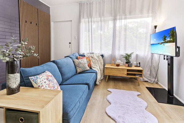 Living area - Charming 2-Bed Near River & City of Brisbane (Saint Lucia)