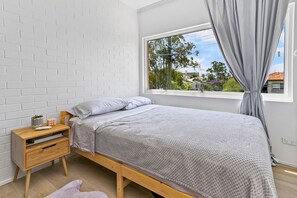 2 bedrooms, WiFi, bed sheets - Charming 2-Bed Near River & City of Brisbane (Saint Lucia)