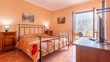 5 Schlafzimmer, Bügeleisen/Bügelbrett, Bettwäsche