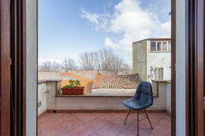 Terrace/patio - Holiday Home 'Delle Fate' with Mountain View, Private Garden and Air Conditioning (Giave)