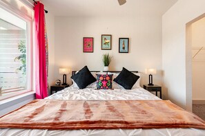 Desk, iron/ironing board, travel cot, WiFi