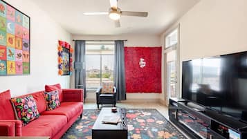 TV, lareira, videogames, DVD player