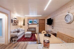 TV - Apartment 'A Casa Di Anna' with Mountain View, Private Garden and Wi-Fi (Madesimo)