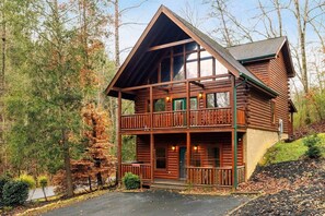 Exterior - 5⭐ - 5BR + 5Ba Cozy Cabin Near Dollywood (Pigeon Forge)