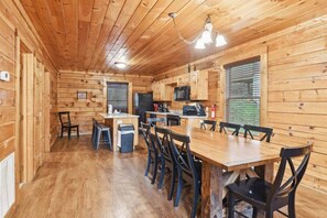 Dining - 5⭐ - 5BR + 5Ba Cozy Cabin Near Dollywood (Pigeon Forge)