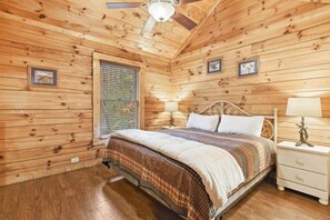 5 bedrooms, iron/ironing board, WiFi, bed sheets