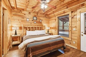 5 bedrooms, iron/ironing board, WiFi, bed sheets - 5⭐ - 5BR + 5Ba Cozy Cabin Near Dollywood (Pigeon Forge)