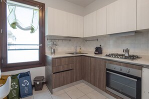 Fridge, microwave, oven, stovetop - 13th Floor, free GARAGE, Metro at 200mt, children's playground, BICOCCA (Milan)