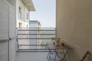 Outdoor dining - 13th Floor, free GARAGE, Metro at 200mt, children's playground, BICOCCA (Milan)