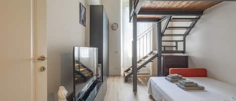 1 bedroom, iron/ironing board, travel cot, free WiFi