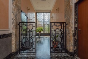 Interior - Porta Venezia - Corso Buenos Aires, Central Station at 13min walk, M2 at 200m (Milan)