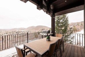 Outdoor dining - Luxury Ski Home in Park City 30+Day Hot Tub at Chatham Hills Retreat (Park City)