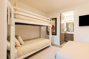 3 habitaciones, escritorio, tabla de planchar con plancha y wifi gratis 