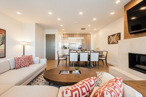 Smart TV, fireplace
