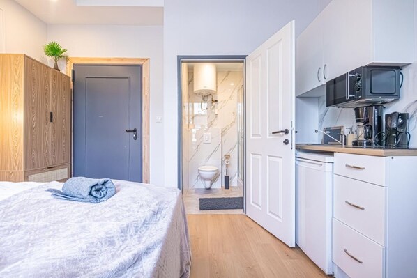 1 bedroom, WiFi, bed sheets - Modern & Cozy Studio Apt. in Vibrant Meidling (Vienna)