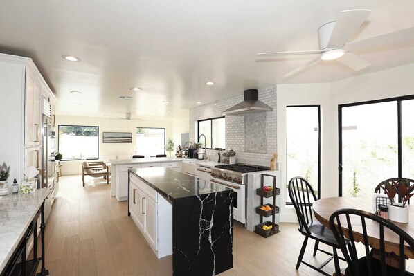 Private kitchen - Charming 3-bedroom house with WiFi and AC in mcCormick Scottsdale (Scottsdale)