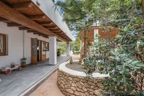 Terrace/patio - Room 'Doble - 3' with Mountain View, Wi-Fi and Air Conditioning (Santa Eulària des Riu)