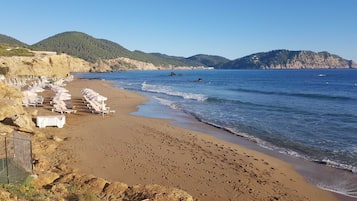 Una spiaggia nelle vicinanze