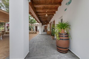 Terrace/patio - Room 'Doble - 5' with Mountain View, Wi-Fi and Air Conditioning (Santa Eulària des Riu)