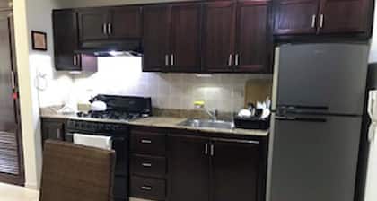 Comfortable 3-bdrm Aptm for a family of 6