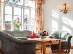 Unclassified image, 4 of 28, button