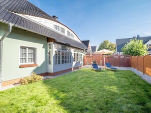 Unclassified image, 2 of 28, button