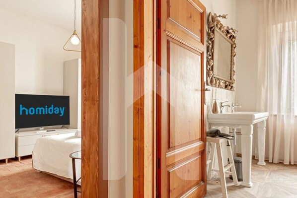 1 bedroom, iron/ironing board, WiFi, bed sheets - Homiday- Casa Oriana- Apt Giraffe (Pisa)