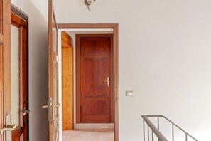Interior - RINOCERONTE: Relax and enjoy this simple yet elegant apartment, equipped with all the comforts: PRIVATE parking, FULL HD TV, AIR CONDITIONING, and a fully equipped bathroom with a walk-in shower. All of this just 10 minutes from Pisa and 25 minutes from  (San Giuliano Terme)