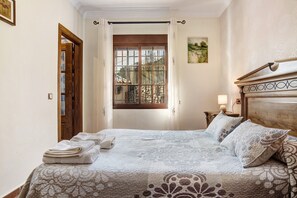 3 quartos, Wi-Fi de cortesia, roupa de cama